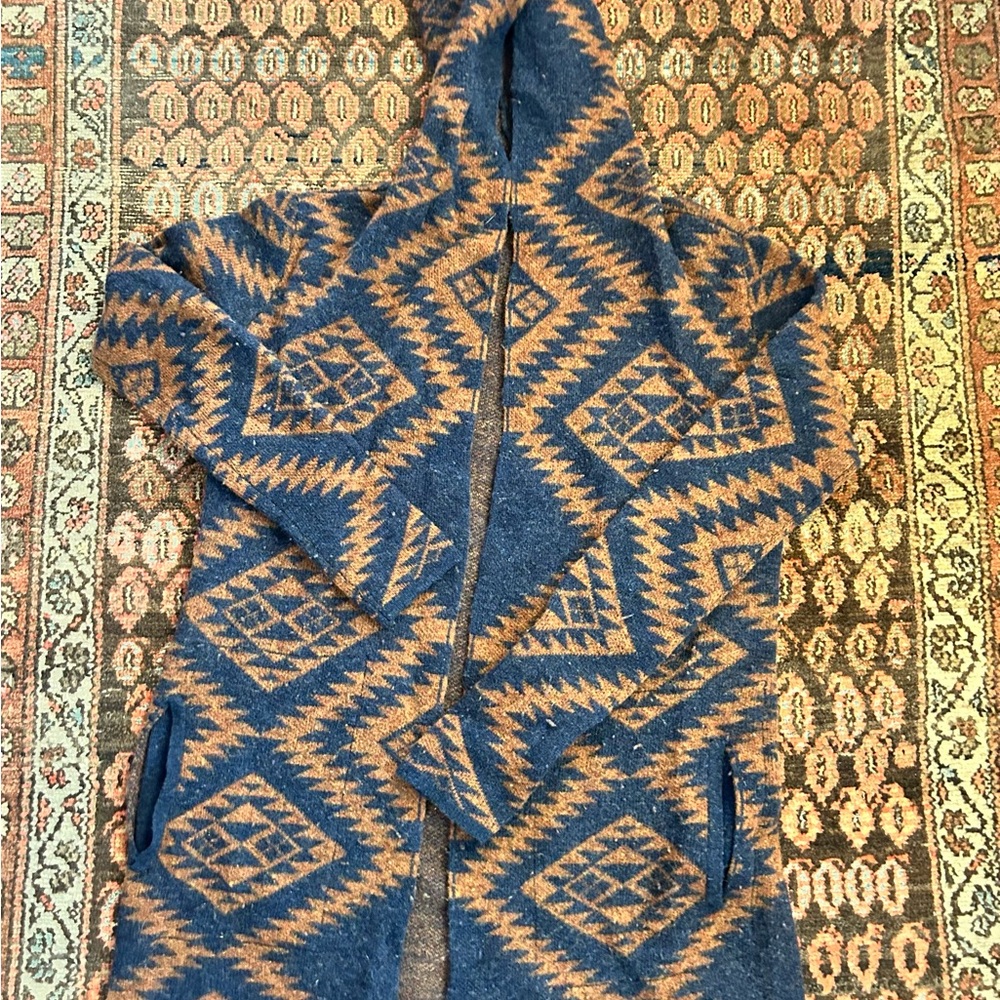 Geometric Patterned Hooded Sweater